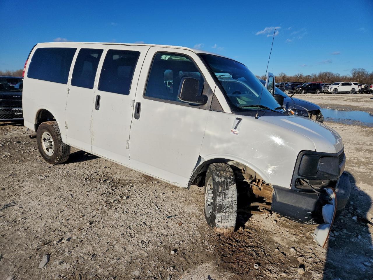 2015 Chevrolet Express - Фото 4