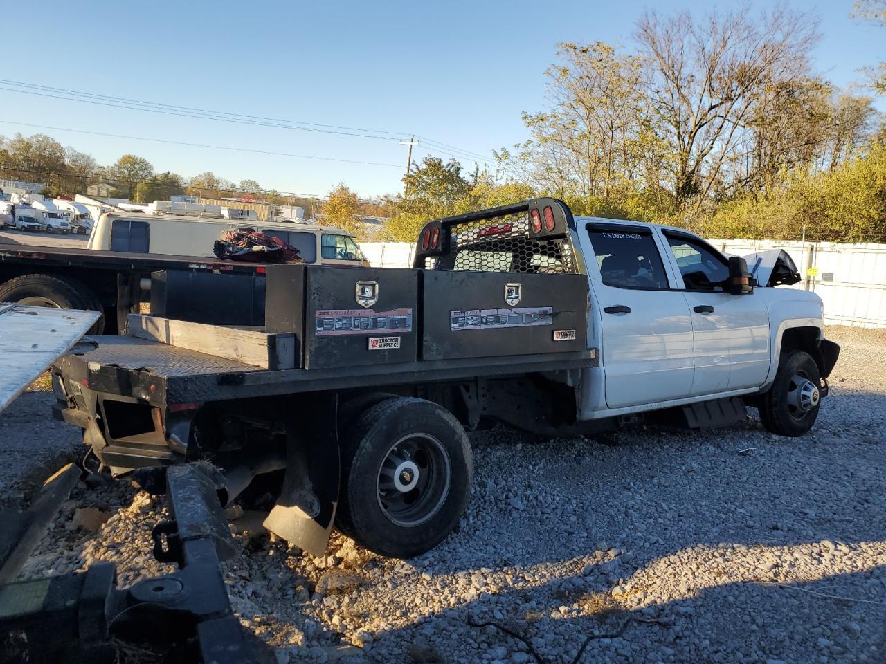 2017 Chevrolet Silverado K3500 - Фото 3