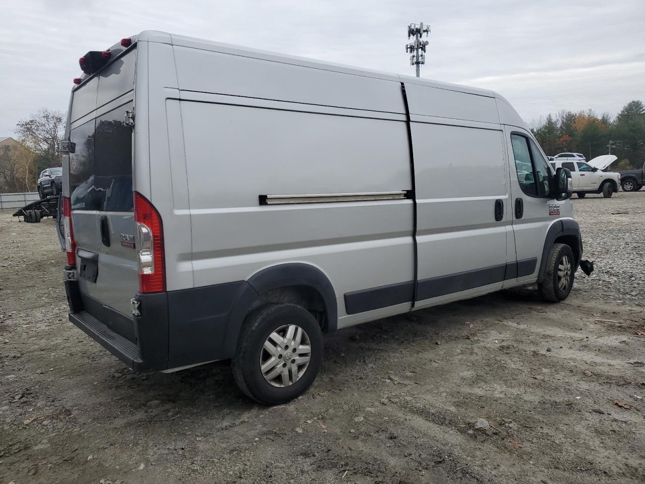 2019 Ram Promaster 2500 Delivery Van - Фото 3