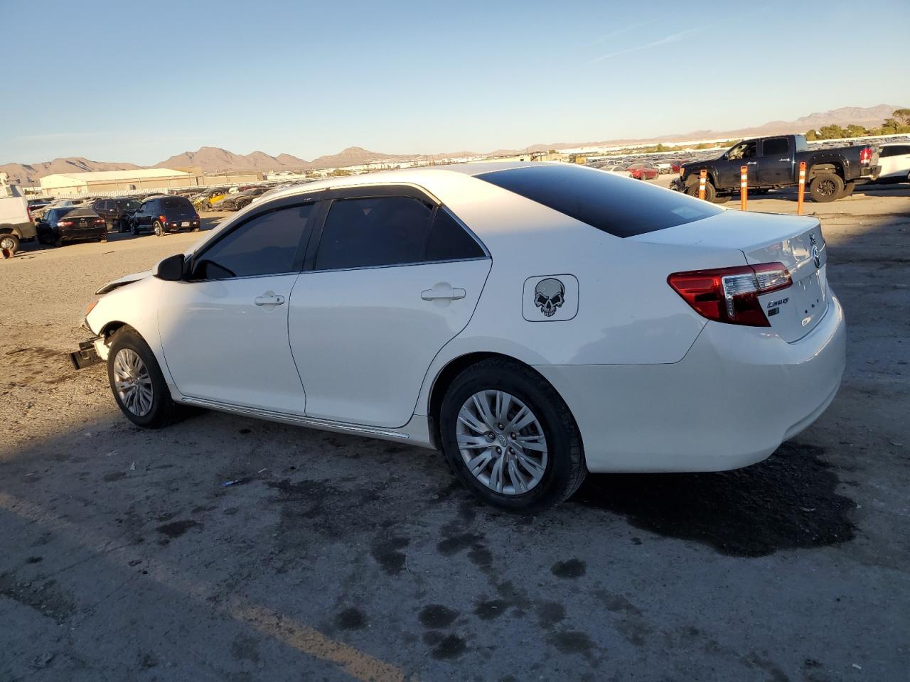 2013 Toyota Camry L - Фото 2