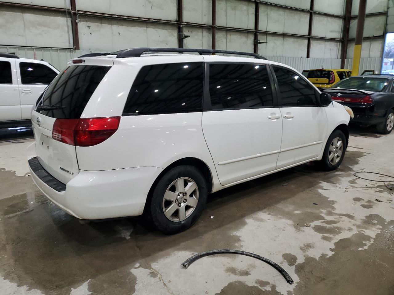 2005 Toyota Sienna Le 7 Passenger - Фото 3