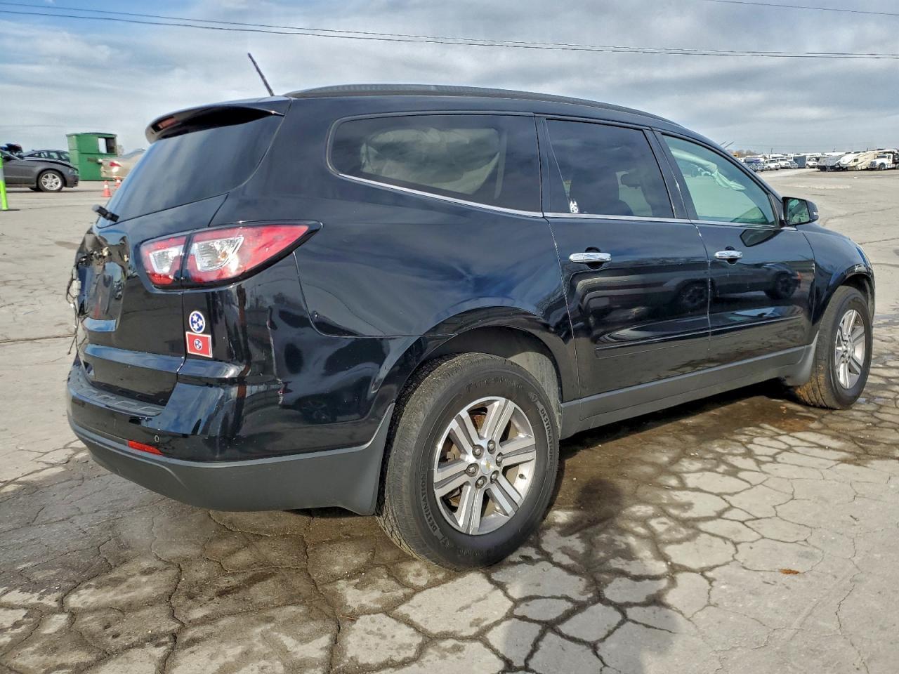 2017 Chevrolet Traverse Lt - Image 3