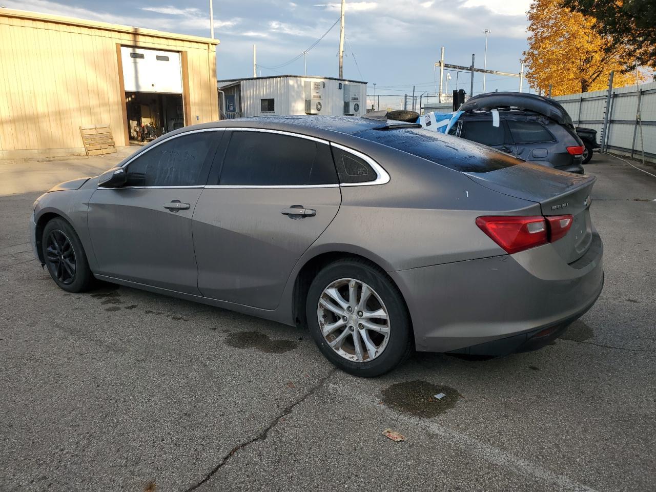 2018 Chevrolet Malibu Lt - Image 2