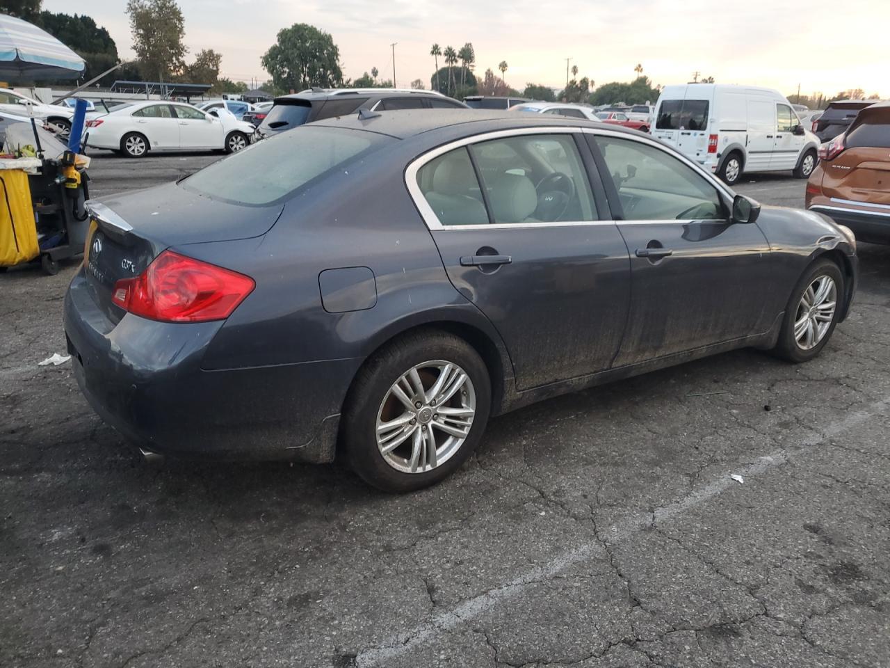 2013 Infiniti G37 - Фото 3