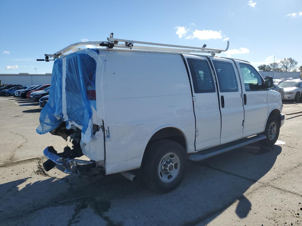 2015 GMC Savana G2500 - Фото 3