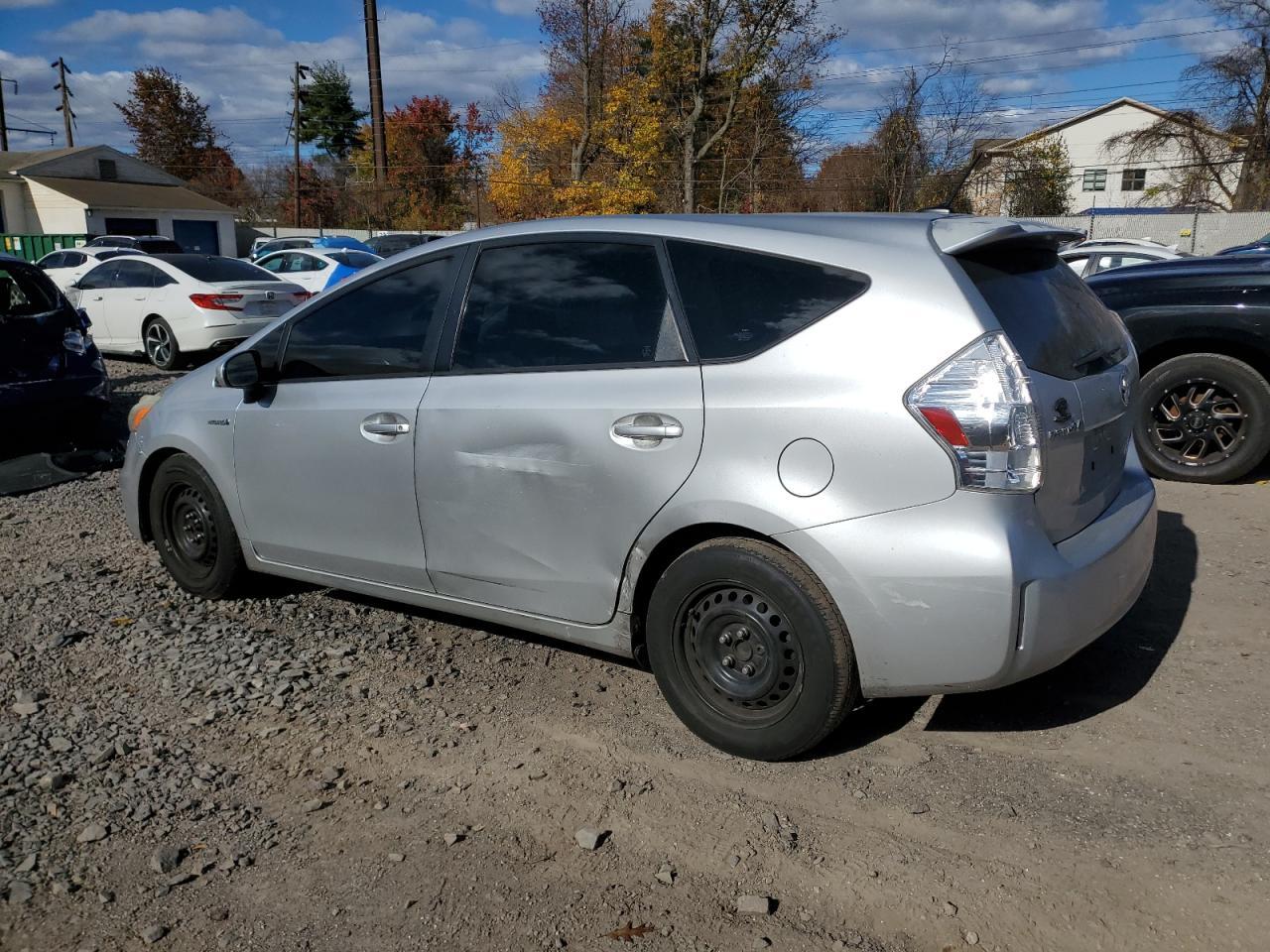 2012 Toyota Prius V - Фото 2