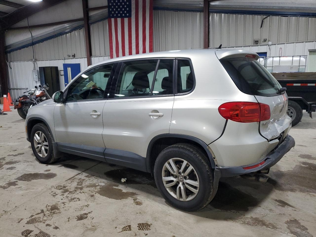 2013 Volkswagen Tiguan S - Фото 2