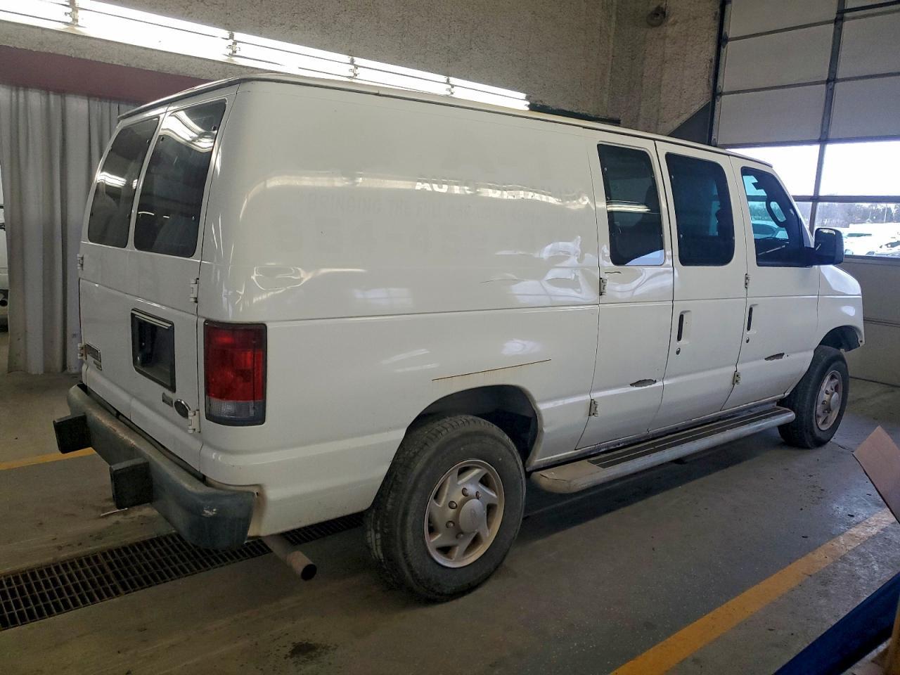2013 Ford Econoline E250 - Image 3