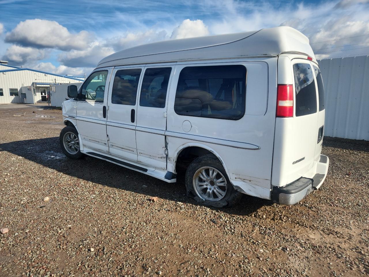 2005 Chevrolet Express G1500 - Image 2