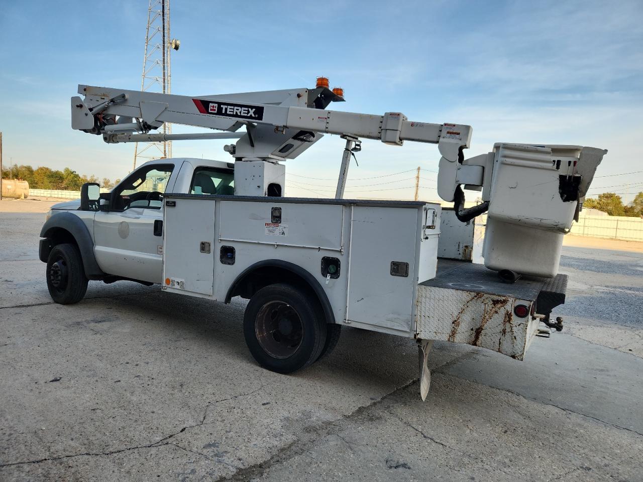 2016 Ford F550 Bucket Truck - Фото 2