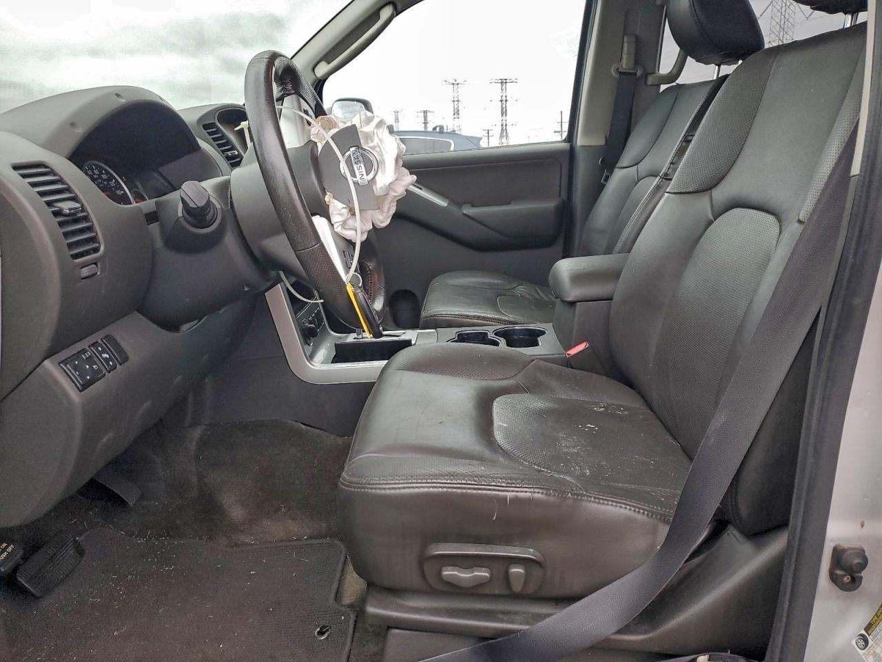 2012 Nissan Pathfinder S - Image 7