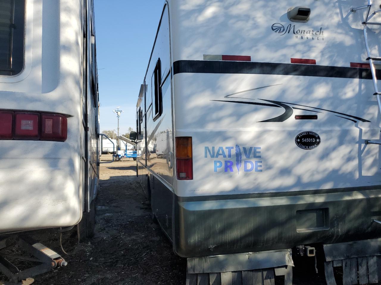 2000 Ford F550 Super Duty Stripped Chassis - Image 3