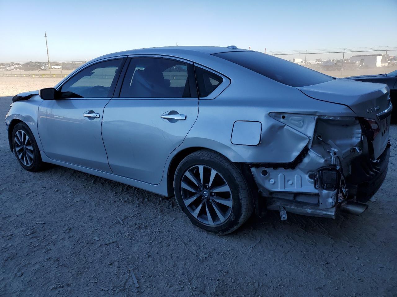 2017 Nissan Altima 2.5 - Фото 2