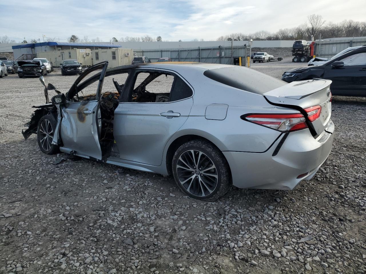 2018 Toyota Camry L - Фото 2