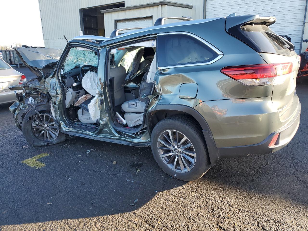 2018 Toyota Highlander Se - Image 2