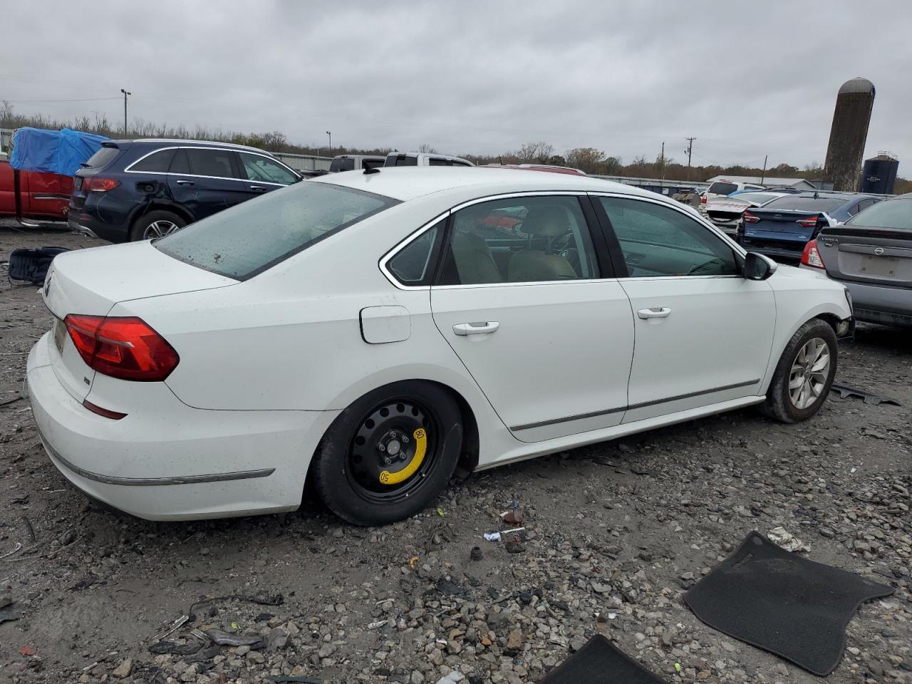 2016 Volkswagen Passat S - Фото 3
