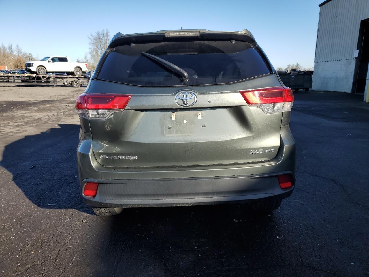 2018 Toyota Highlander Se - Image 6