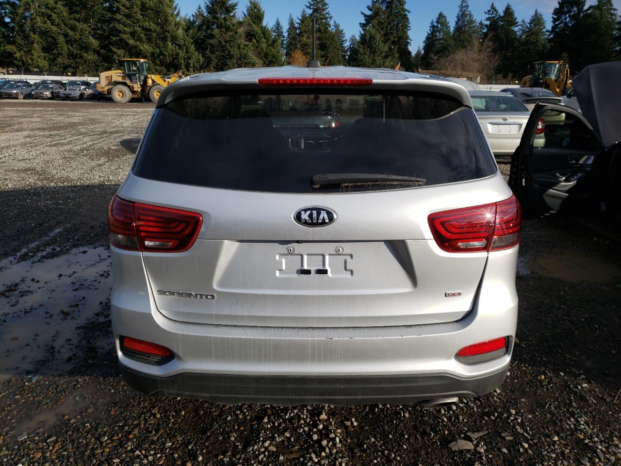 2019 Kia Sorento L - Image 6