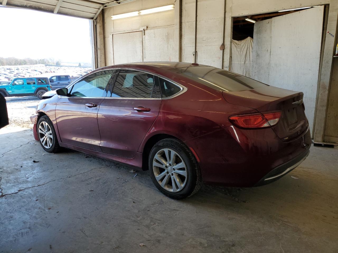 2015 Chrysler 200 Limited - Фото 2