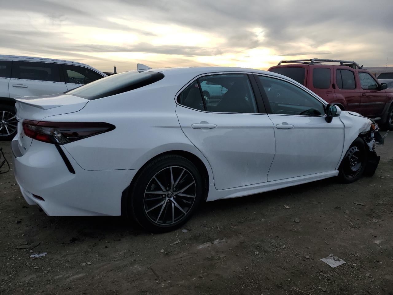 2022 Toyota Camry Night Shade - Фото 3