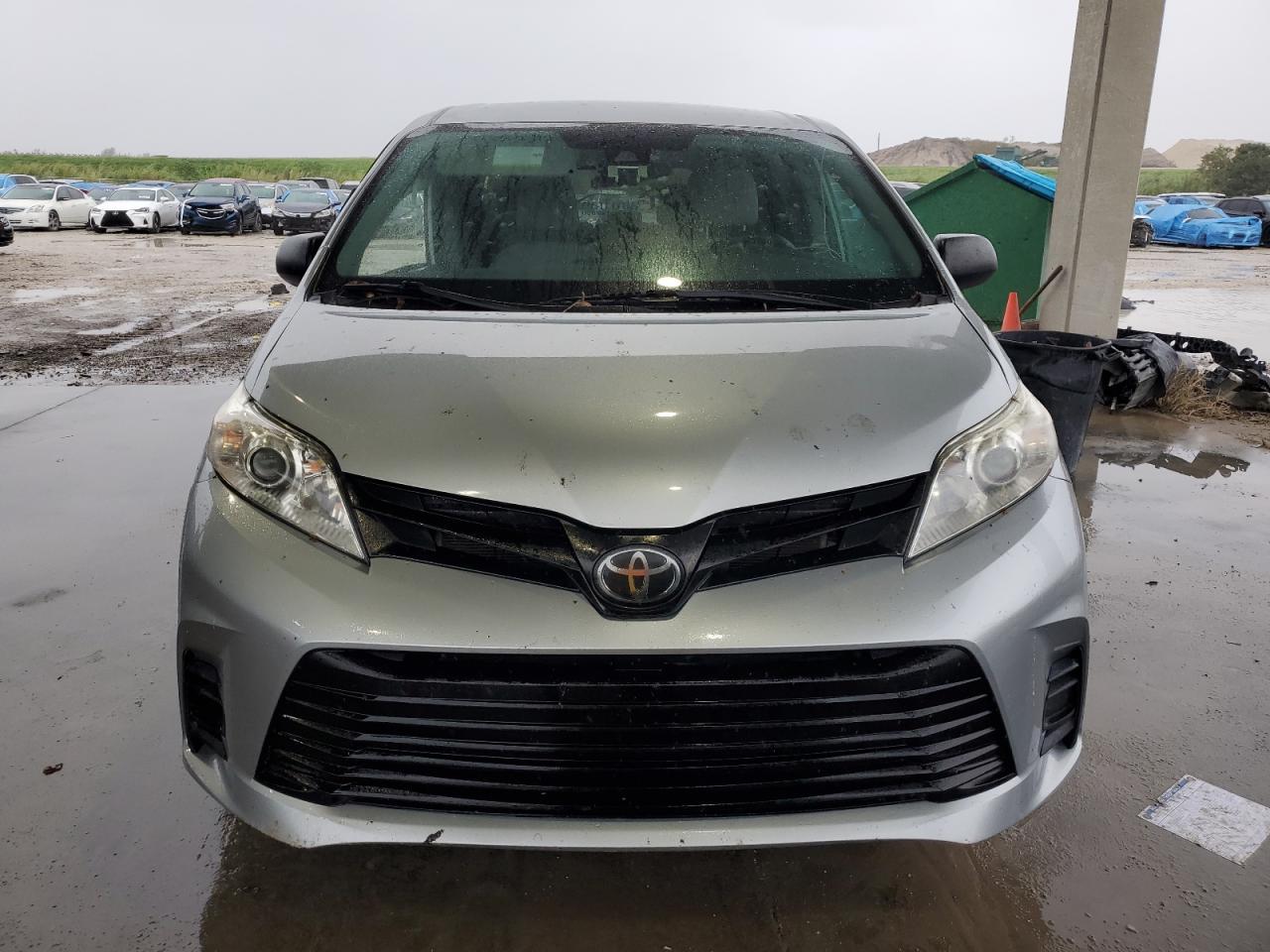2020 Toyota Sienna L - Фото 5