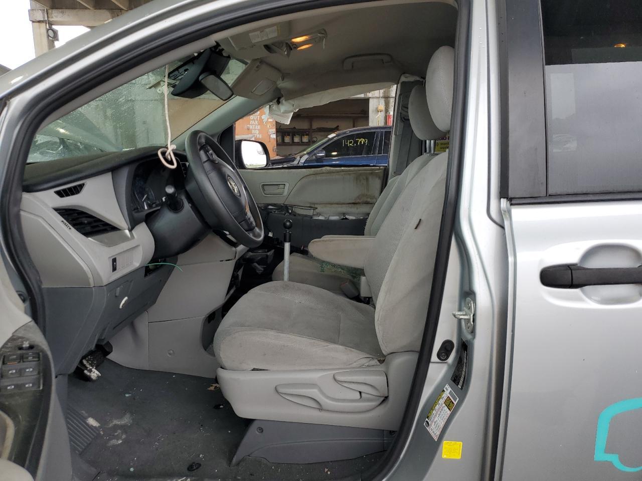 2020 Toyota Sienna L - Фото 7