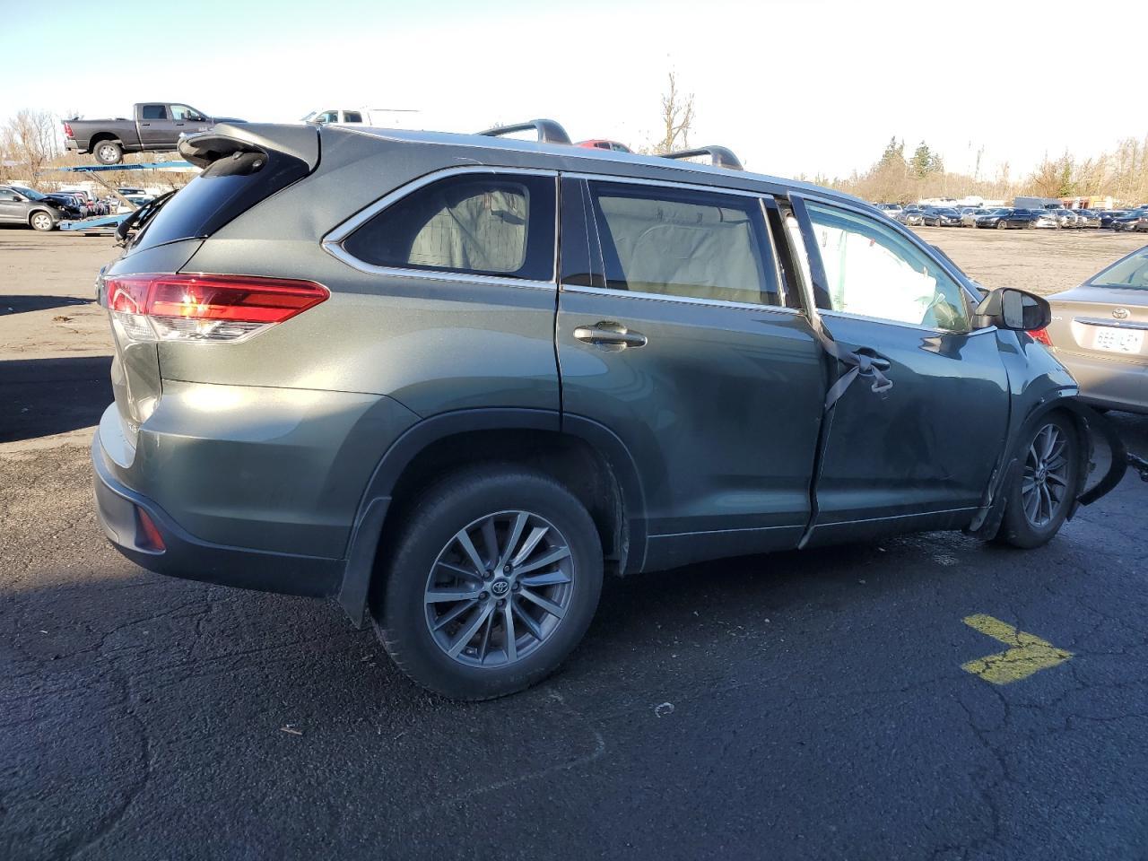 2018 Toyota Highlander Se - Image 3