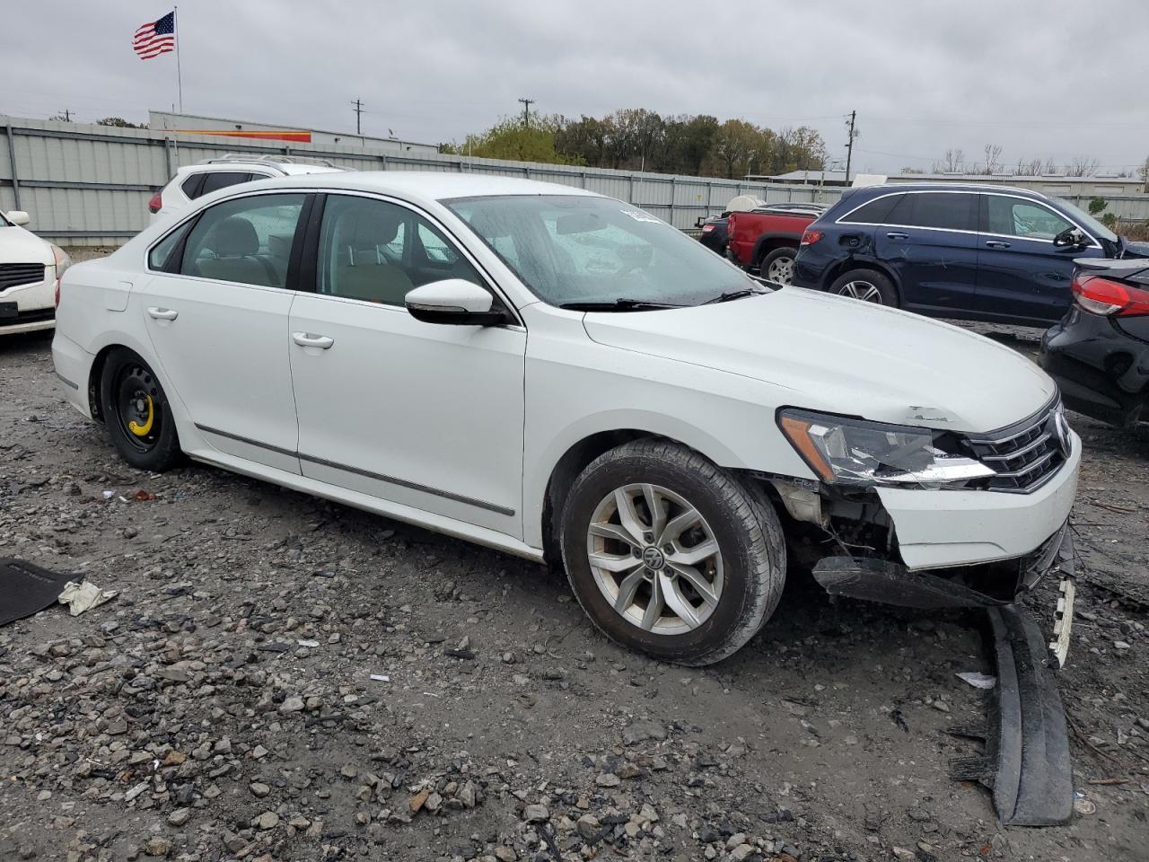 2016 Volkswagen Passat S - Фото 4