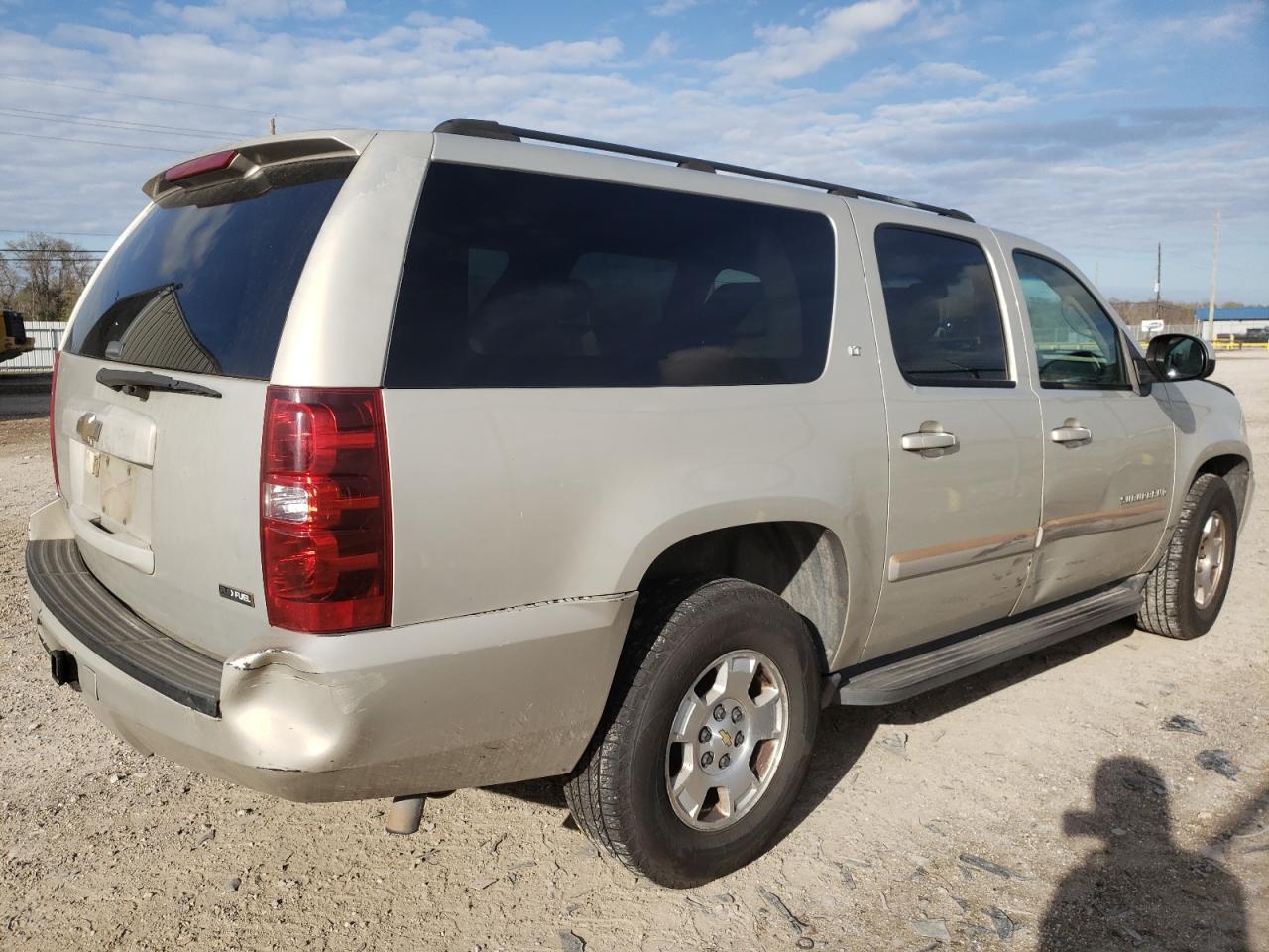 2007 Chevrolet Suburban C1500 - Image 3