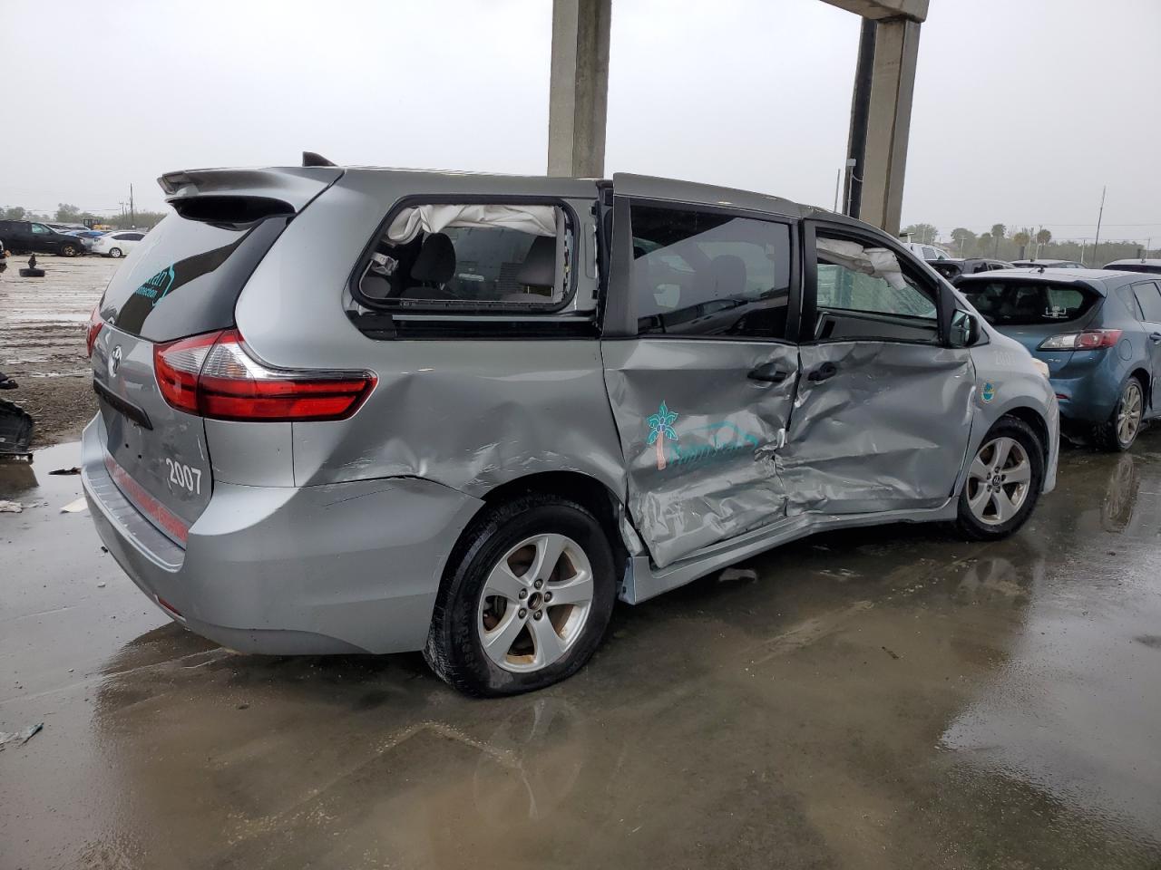 2020 Toyota Sienna L - Фото 3
