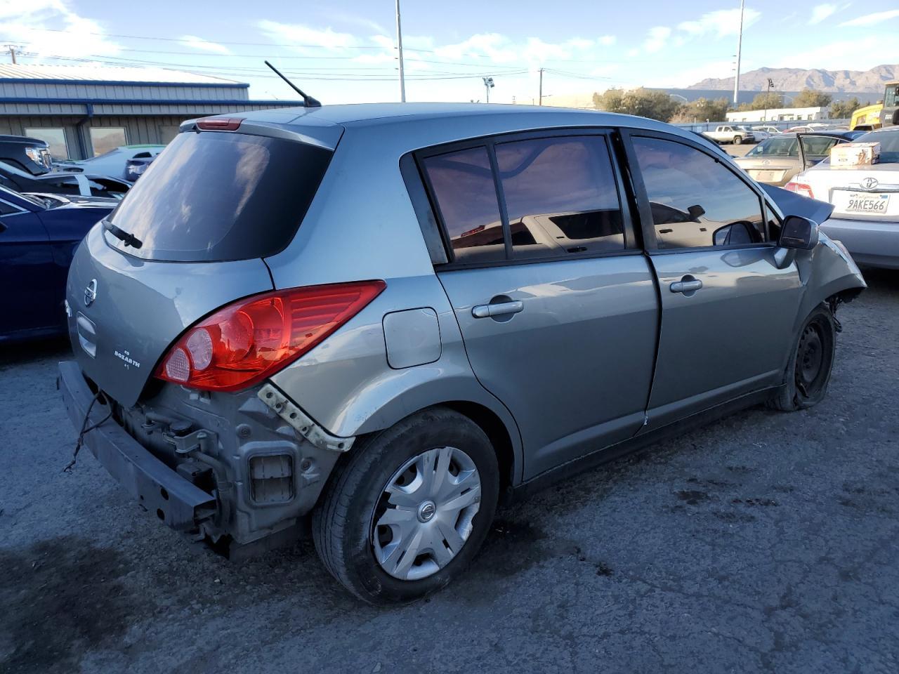 2011 Nissan Versa S - Image 3