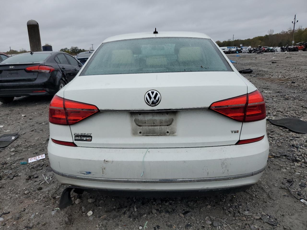 2016 Volkswagen Passat S - Фото 6