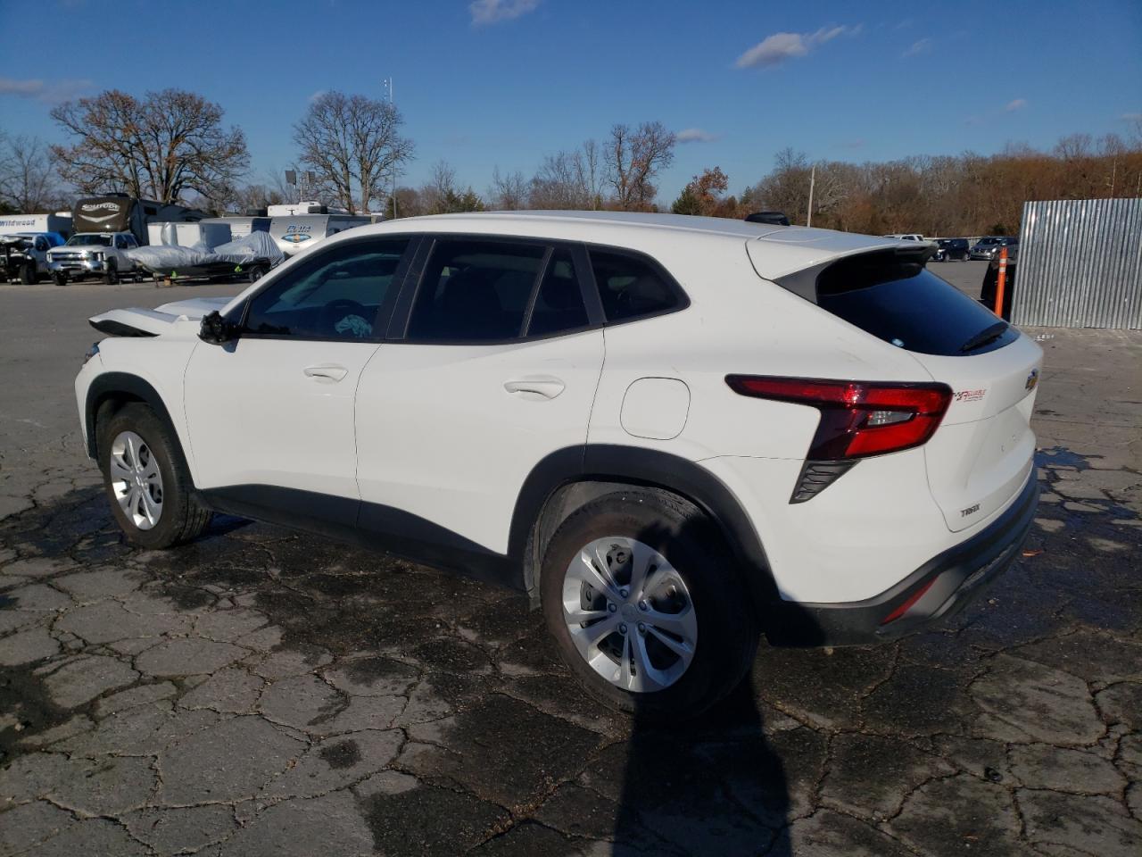 2024 Chevrolet Trax Ls - Фото 2