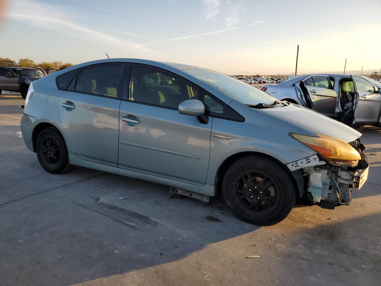 2014 Toyota Prius Three - Фото 4