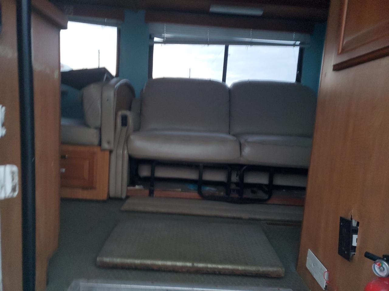 2006 Ford F550 Super Duty Stripped Chassis - Image 6