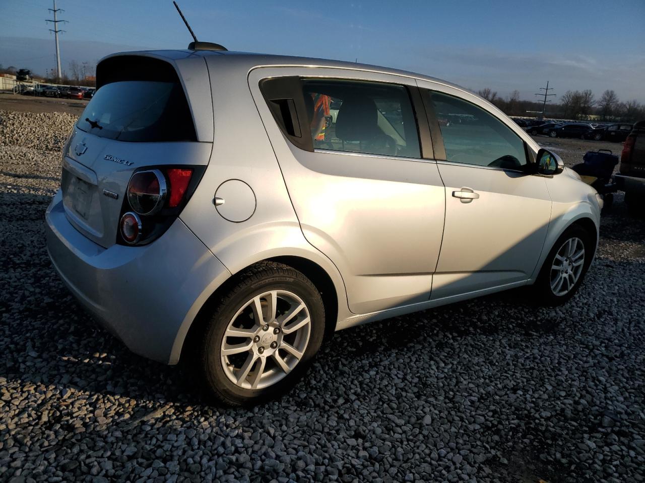 2015 Chevrolet Sonic Lt - Image 3