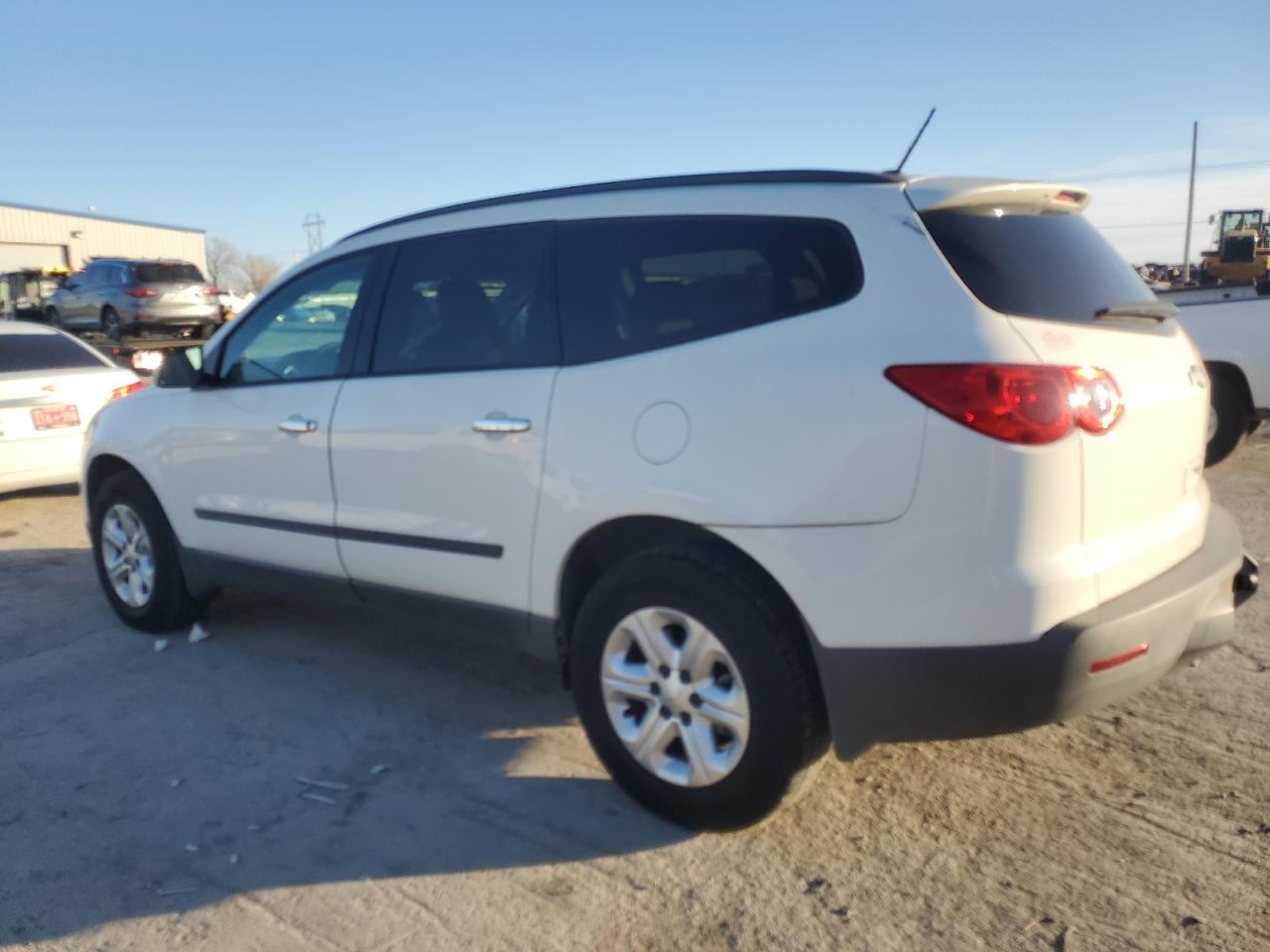 2012 Chevrolet Traverse Ls - Фото 2