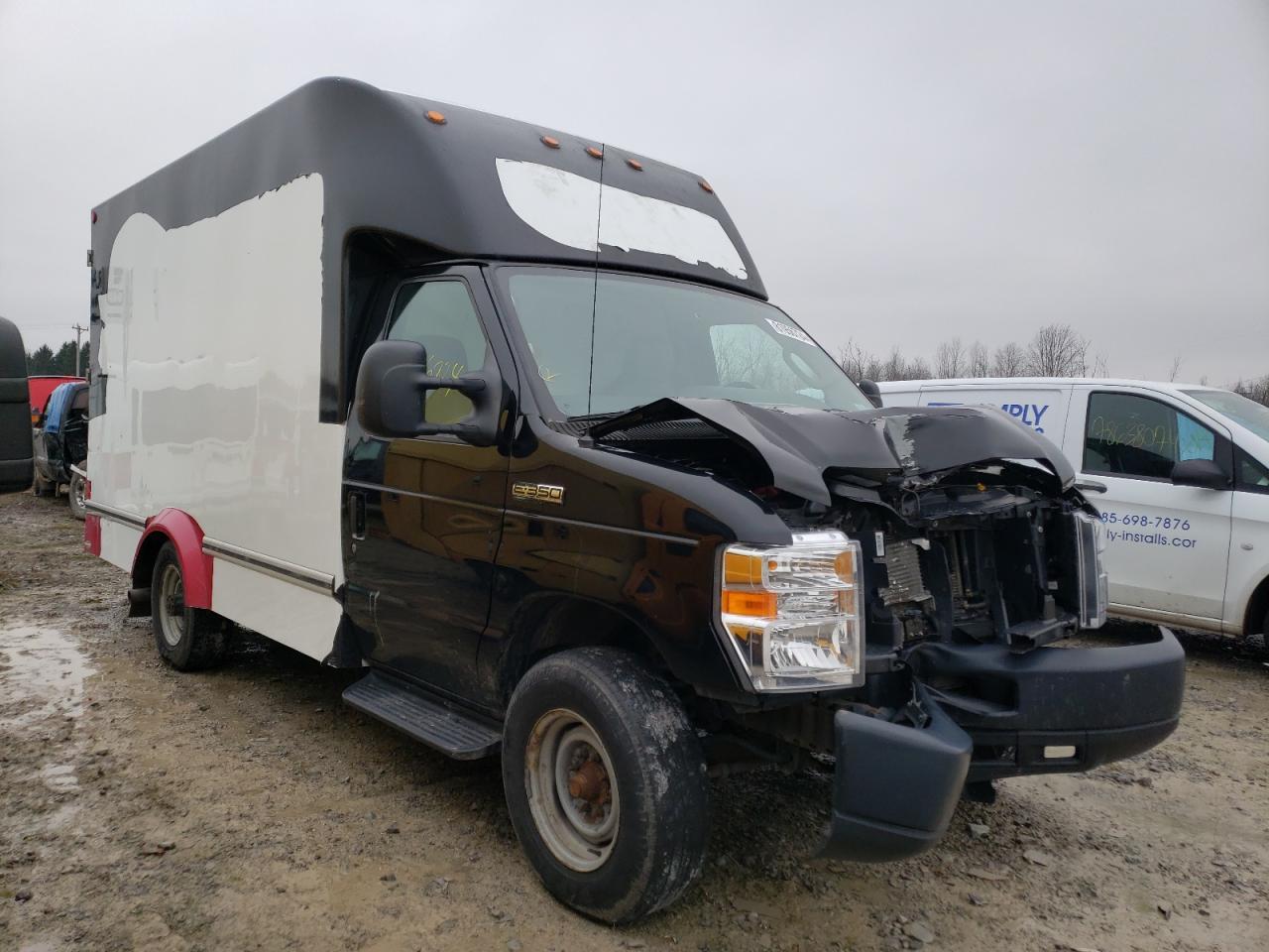 2019 Ford Econoline E350 Super Duty Cutaway Van - Image 4
