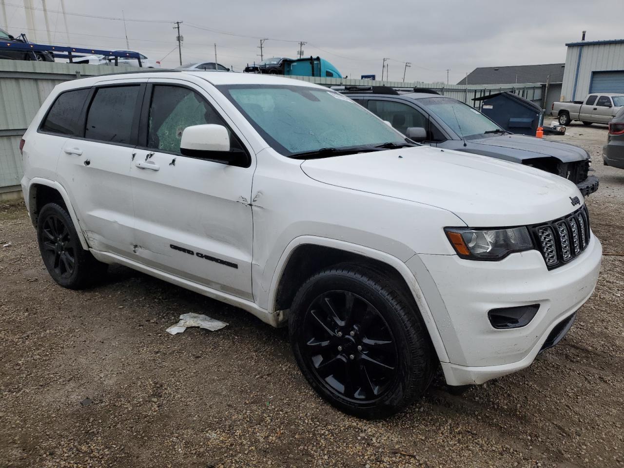 2017 Jeep Grand Cherokee Laredo - Image 4
