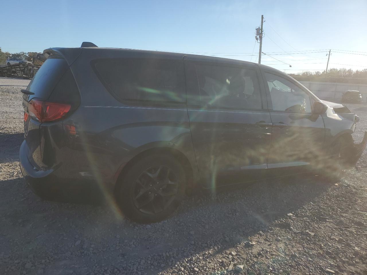 2018 Chrysler Pacifica Touring Plus - Image 3