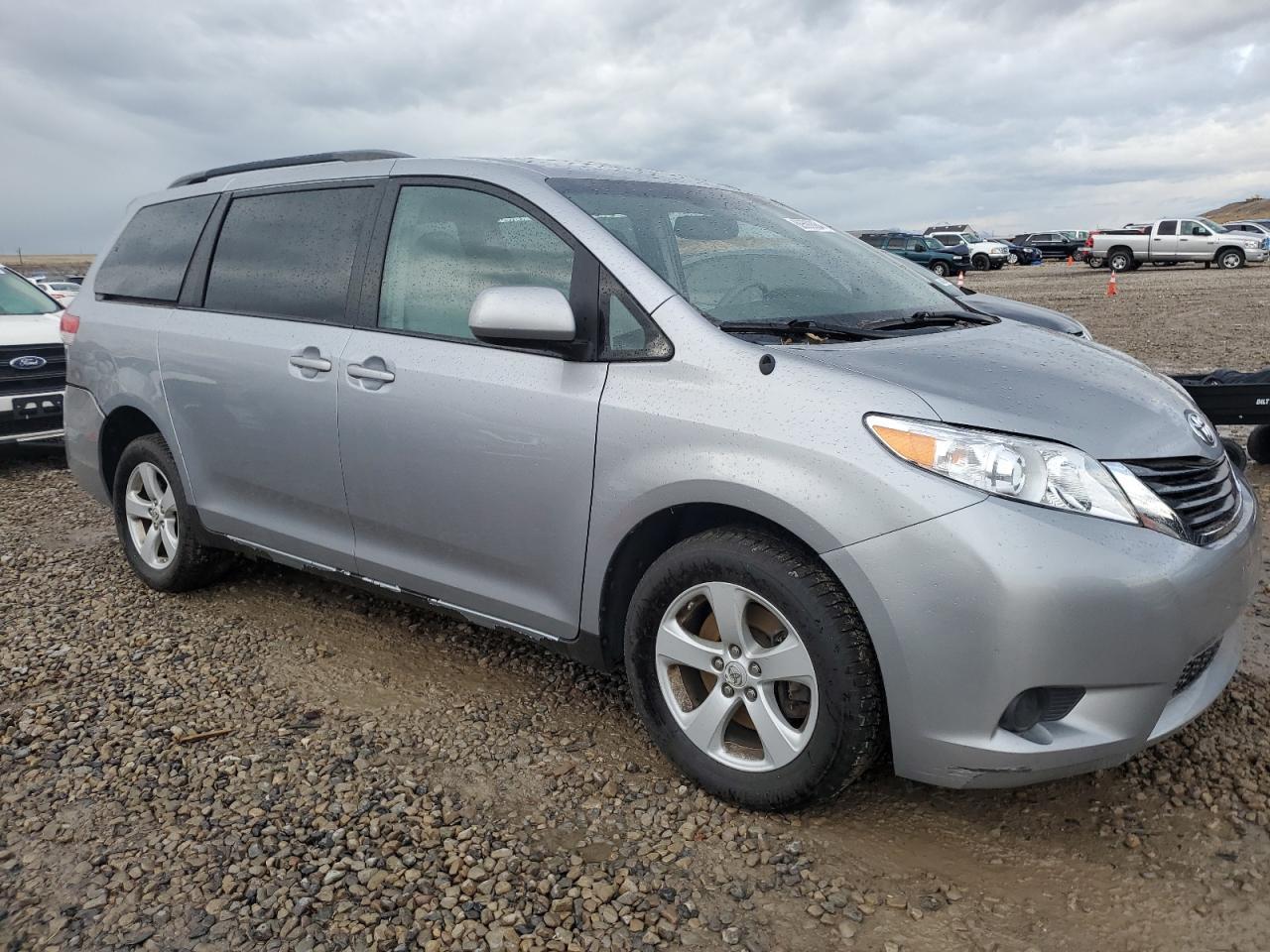 2011 Toyota Seinna - Фото 4