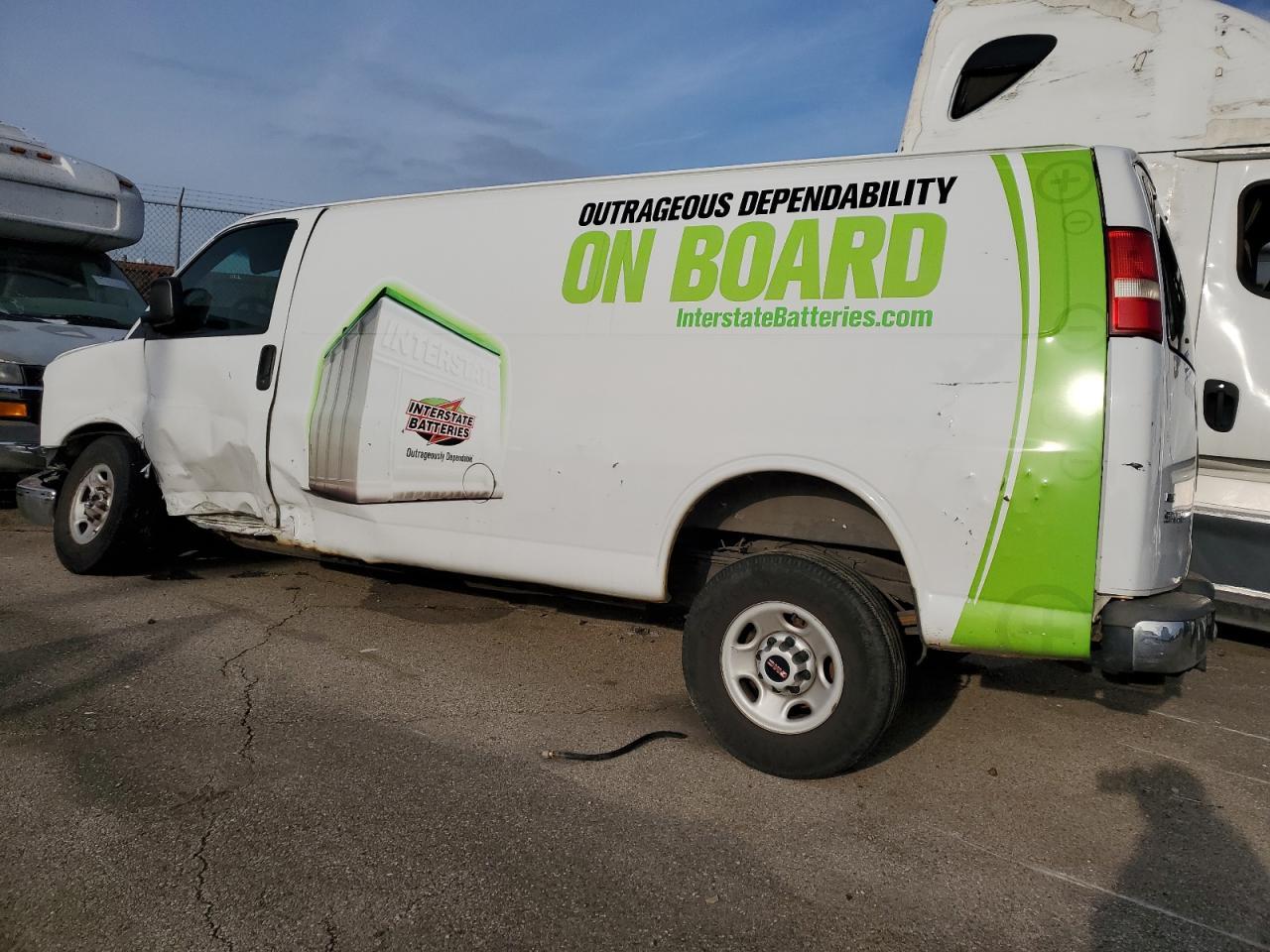 2011 GMC Savana G3500 - Фото 2