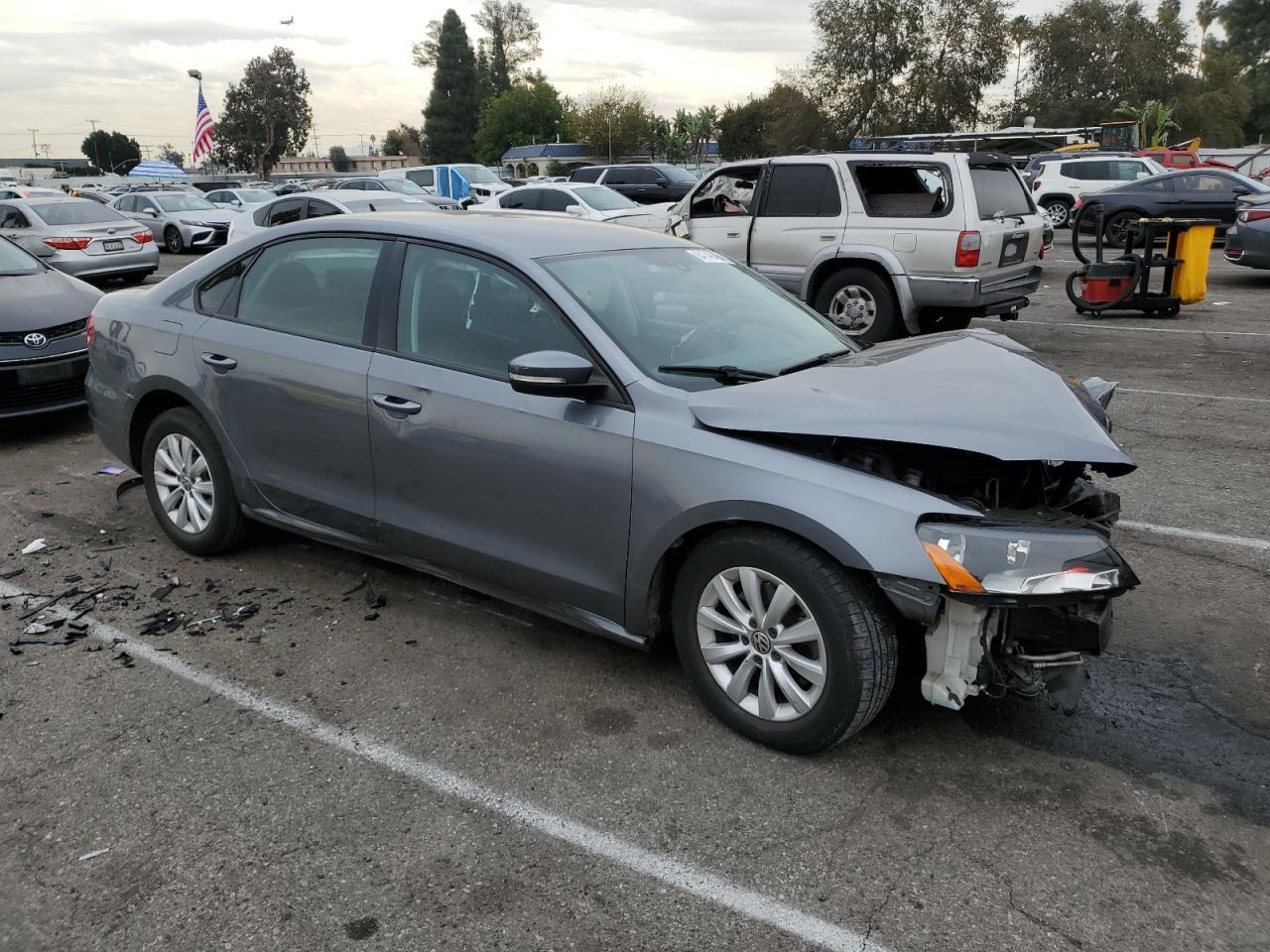 2013 Volkswagen Passat S - Фото 4