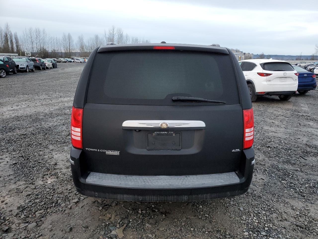 2008 Chrysler Town & Country Limited - Image 6
