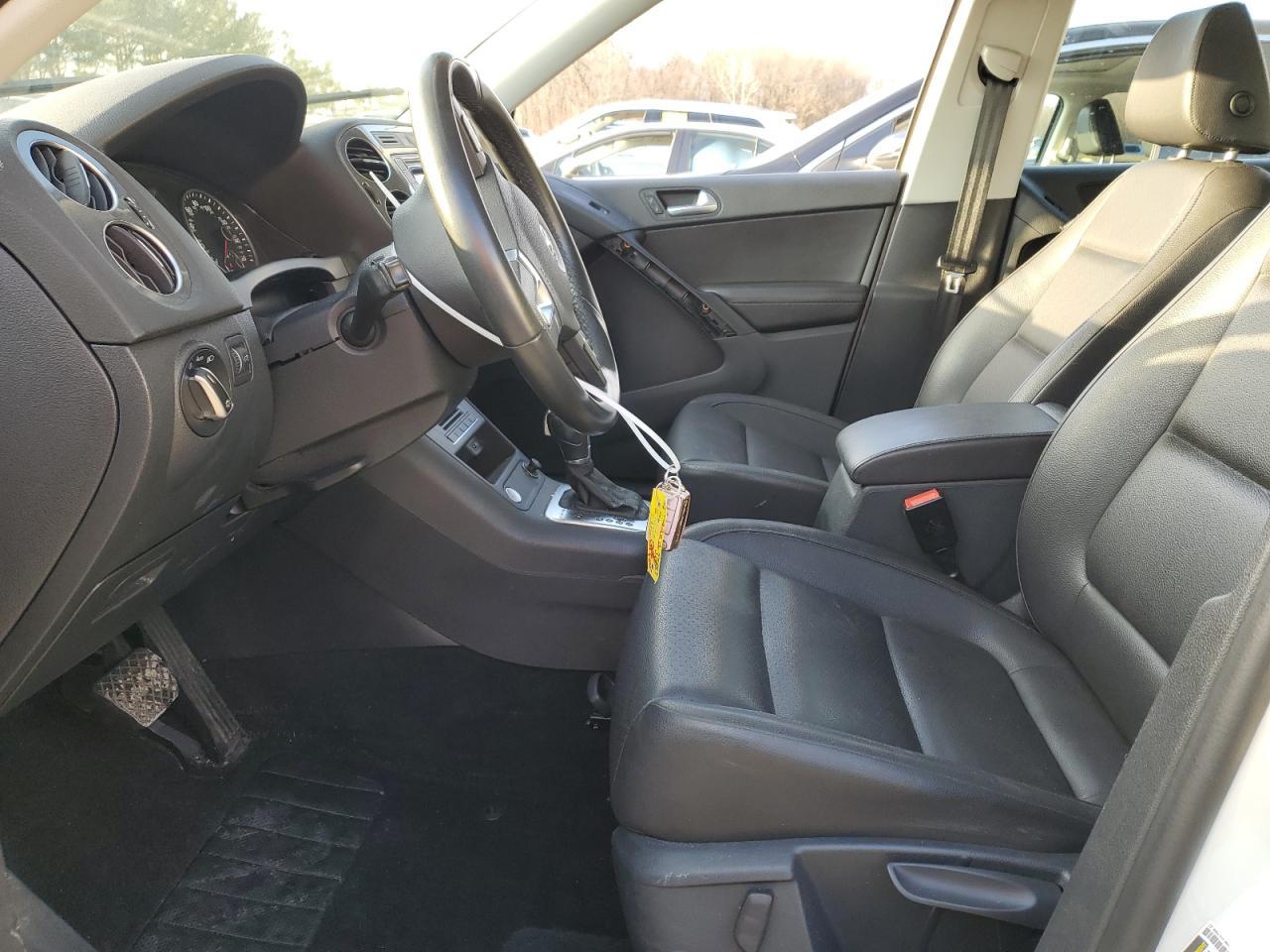 2016 Volkswagen Tiguan S - Фото 7