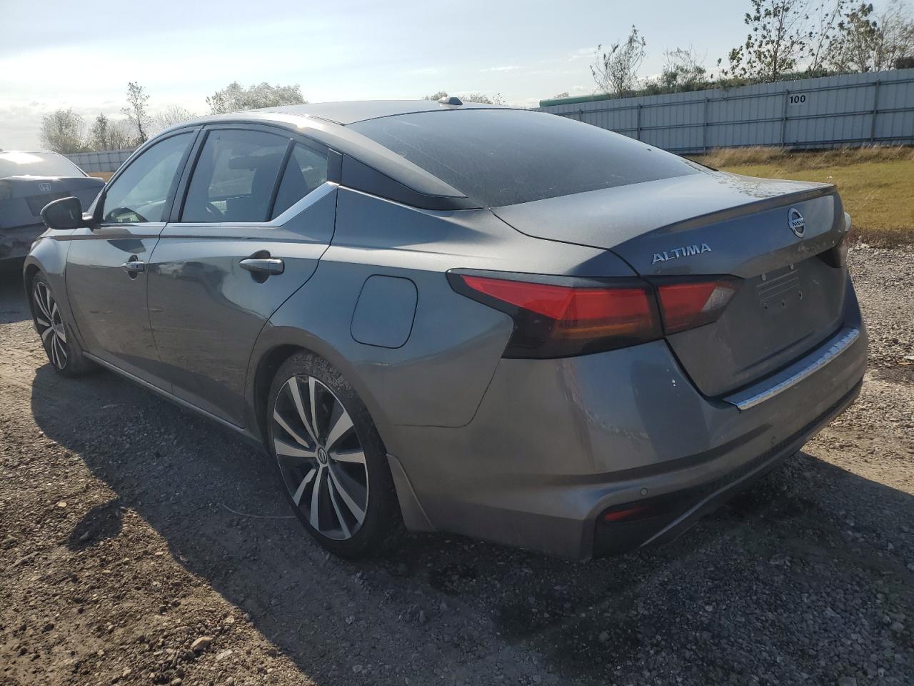2021 Niss Altima Sr - Фото 3
