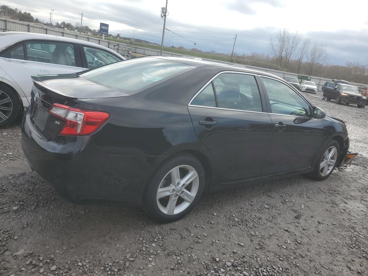 2014 Toyota Camry L - Фото 3