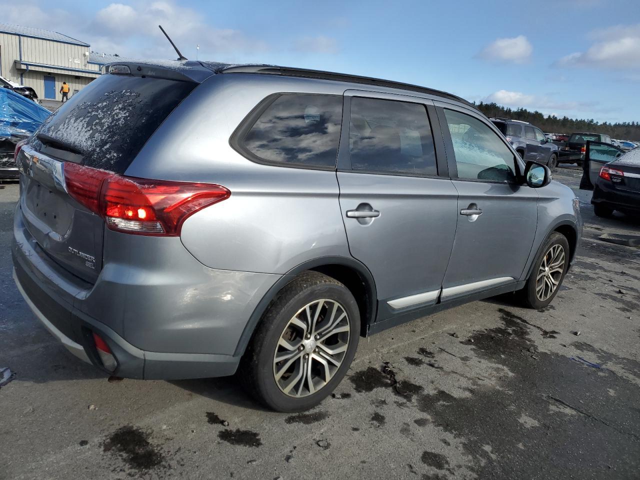 2016 Mitsubishi Outlander Se - Фото 3