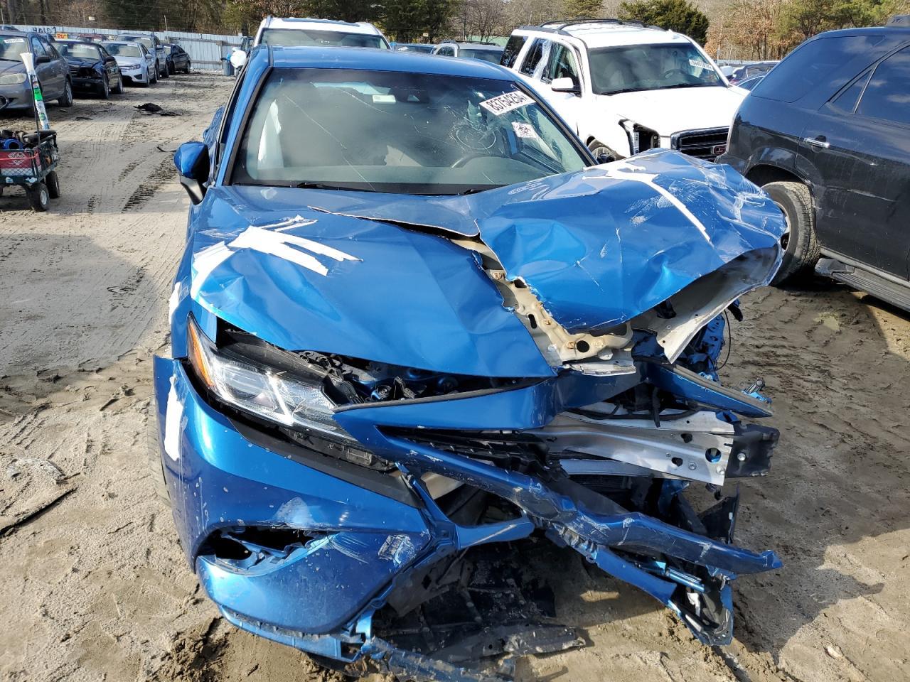 2020 Toyota Camry Se - Фото 5