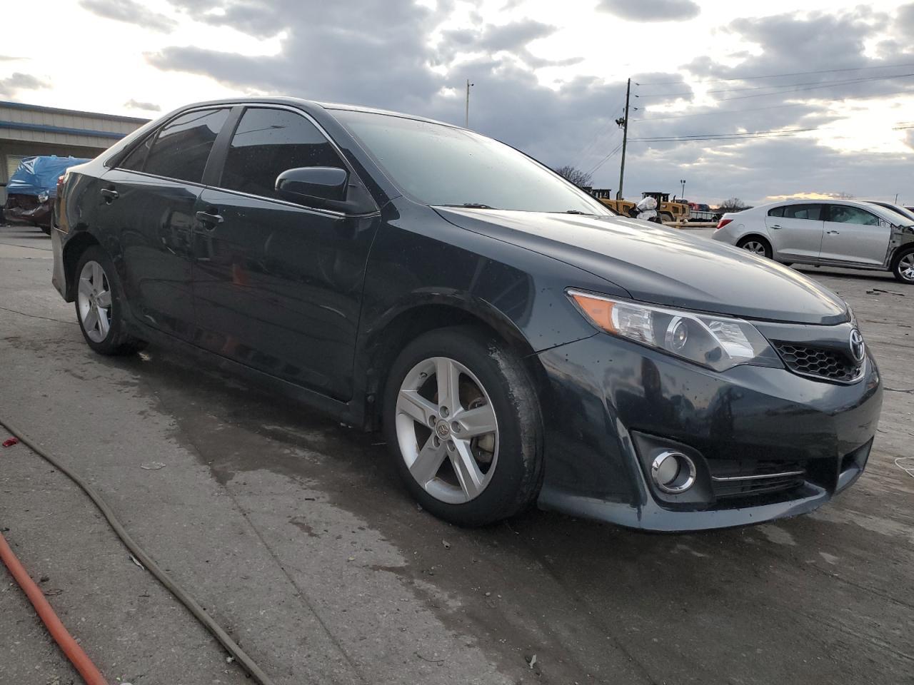 2014 Toyota Camry L - Фото 4